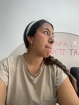 daniela henao online show from 04-14-26, 02:55