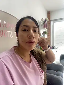 daniela henao online show from 04-23-26, 03:02