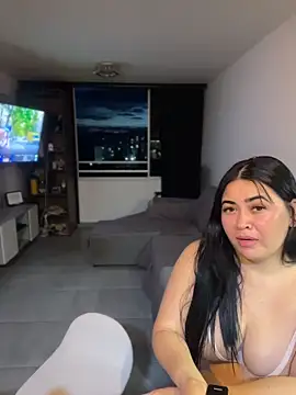 Snapshot of daniela_henao chatting on 06-19-26, 11:42 daniela henao online show from 06-19-26, 11:42