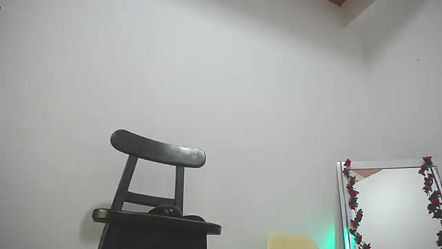Snapshot of hornywife_ chatting on 05-30-26, 12:00 hornywife online show from 05-30-26, 12:00