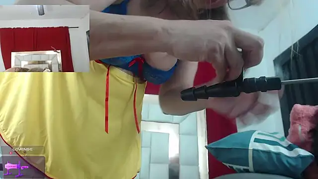 candyrojas online show from 04-14-26, 08:41