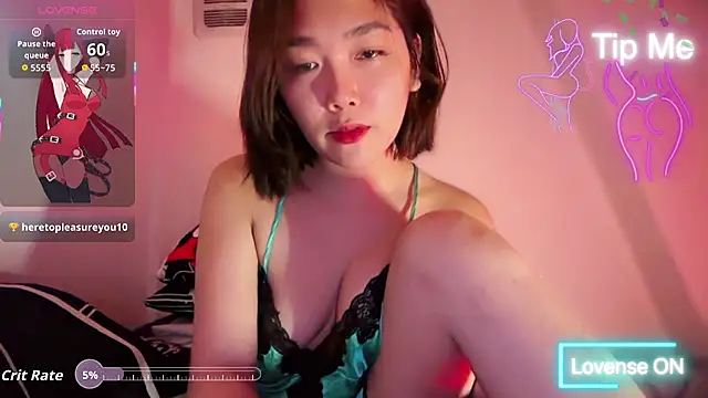 TR4NSCUTI3 online show from 05-15-26, 11:36