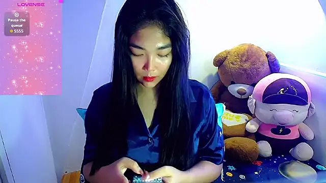 TR4NSCUTI3 online show from 09-29-25, 05:07