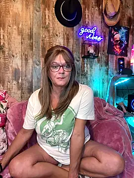 Snapshot of cowgirlc chatting on 11-06-25, 02:48 cowgirlc online show from 11-06-25, 02:48