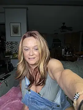 Snapshot of cowgirlc chatting on 03-26-26, 02:32 cowgirlc online show from 03-26-26, 02:32