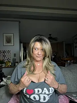 Snapshot of cowgirlc chatting on 03-25-26, 02:33 cowgirlc online show from 03-25-26, 02:33