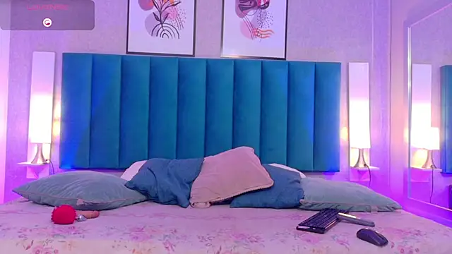 MiaMidnnightt online show from 10-31-25, 11:29