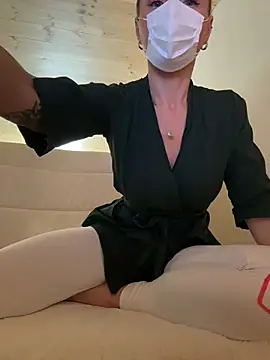 EmaSalis online show from 11-28-25, 01:22