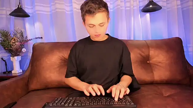 Tim wolf online show from 10-28-25, 01:43