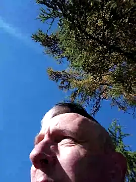 Snapshot of seelengleich chatting on 11-08-25, 10:19 seelengleich online show from 11-08-25, 10:19