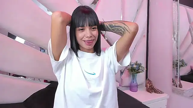 Snapshot of kylie_seex chatting on 06-21-26, 03:23 kylie seex online show from 06-21-26, 03:23