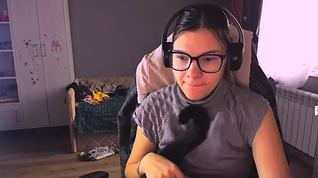 MollyLollipop online show from 12-04-25, 04:22