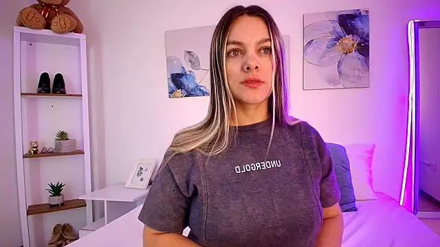 Isabella Harley online show from 06-15-26, 01:44