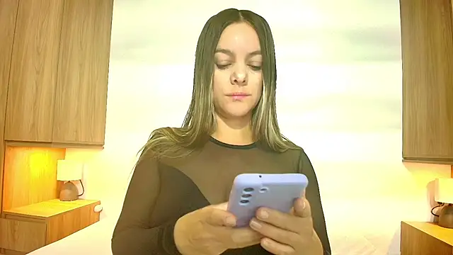 Snapshot of Isabella_Harley chatting on 10-23-25, 01:54 Isabella Harley online show from 10-23-25, 01:54