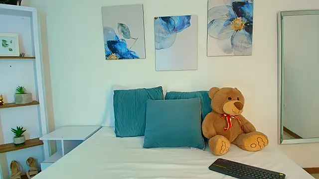 Isabella Harley online show from 03-06-26, 01:28