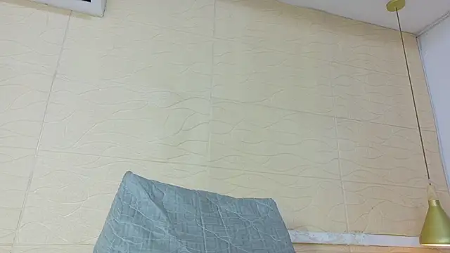 Snapshot of Sweet_baby_hellen chatting on 10-28-25, 04:24 Sweet baby hellen online show from 10-28-25, 04:24