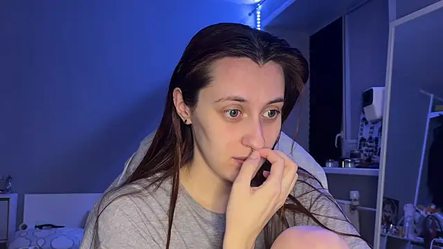 Uniarten online show from 04-11-26, 08:23