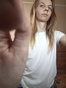 Snapshot of Bell_a_mi_ chatting on 06-19-26, 02:12 Bell a mi online show from 06-19-26, 02:12