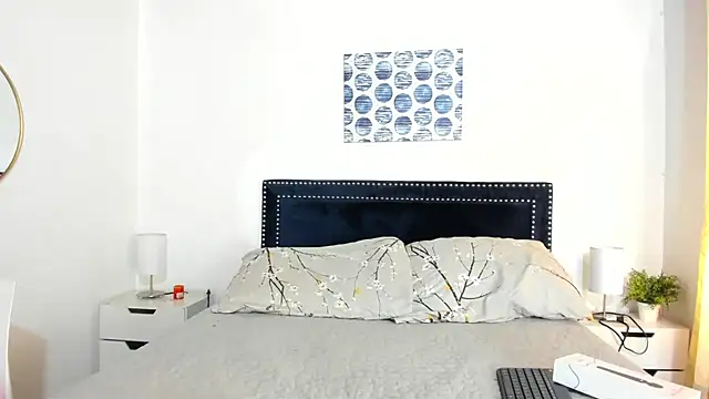 ZulyMichels online show from 10-17-25, 12:18