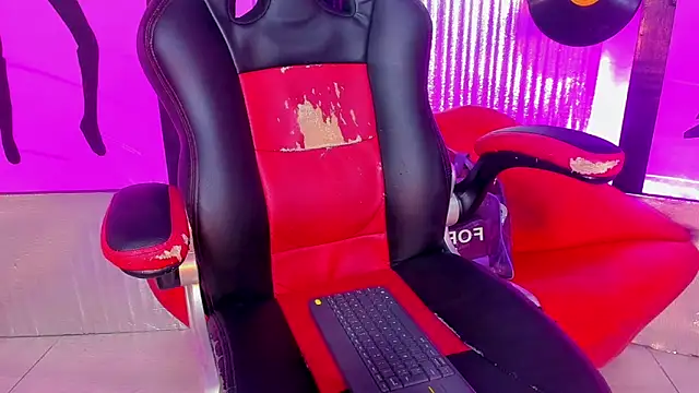 nickyminach  online show from 03-31-26, 07:38