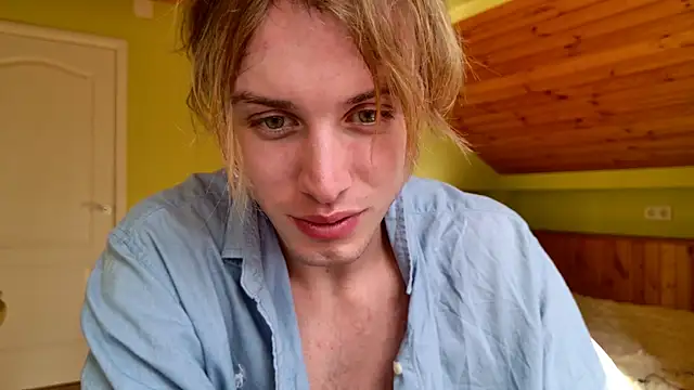 Snapshot of Cryptikov chatting on 08-03-26, 01:39 Cryptikov online show from 08-03-26, 01:39
