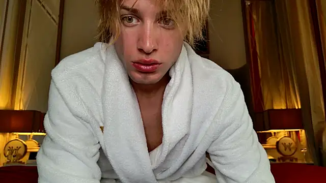 Snapshot of Cryptikov chatting on 07-26-26, 07:04 Cryptikov online show from 07-26-26, 07:04