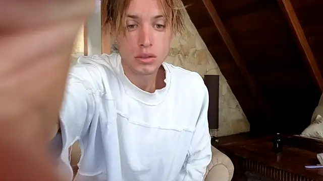 Snapshot of Cryptikov chatting on 04-18-26, 11:16 Cryptikov online show from 04-18-26, 11:16