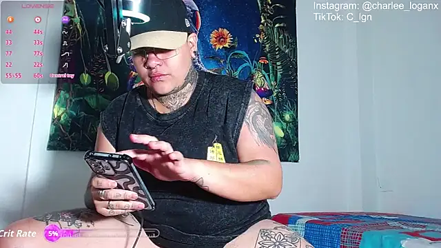Snapshot of Techno_420_ chatting on 06-15-26, 01:17 Techno 420 online show from 06-15-26, 01:17