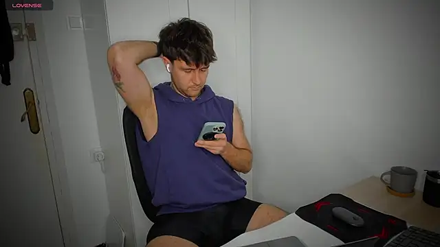 HonestAndrew online show from 04-08-26, 02:29