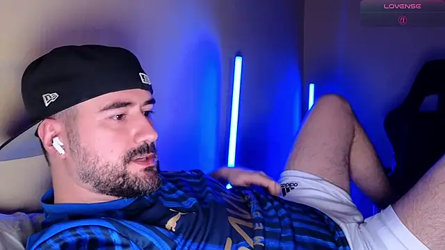 Snapshot of DominantTheo chatting on 04-23-26, 03:35 DominantTheo online show from 04-23-26, 03:35