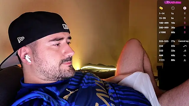 DominantTheo online show from 11-30-25, 03:40