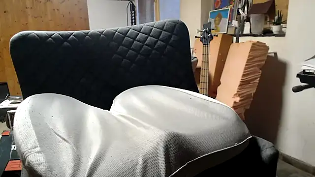 Snapshot of blow2gold chatting on 03-17-25, 03:40 blow2gold online show from 03-17-25, 03:40