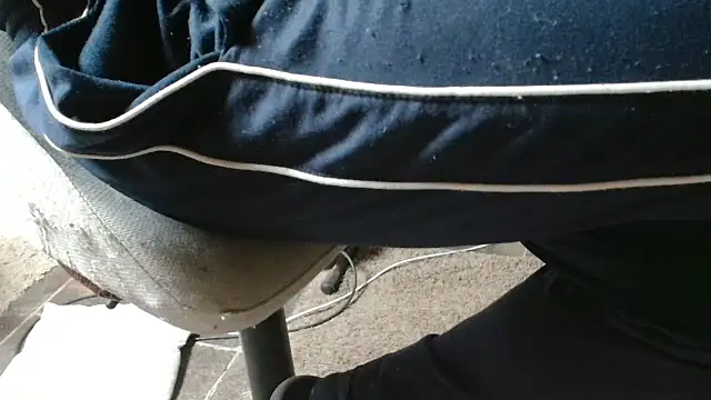 Snapshot of blow2gold chatting on 09-17-25, 10:39 blow2gold online show from 09-17-25, 10:39