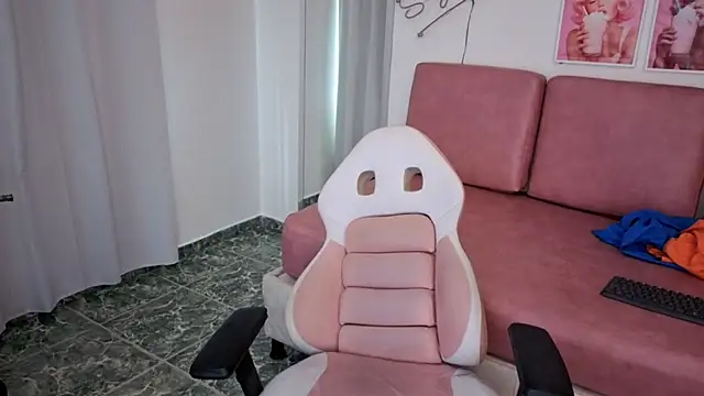 Adele LatinLady online show from 10-06-25, 09:15