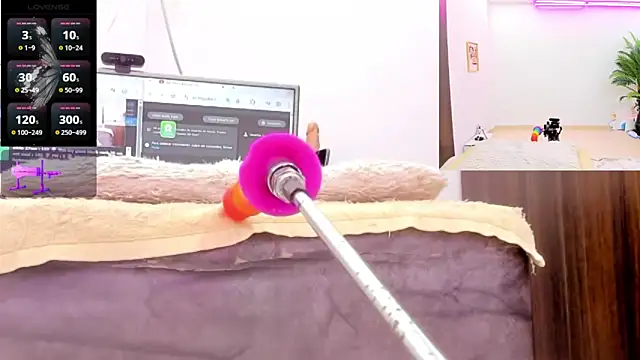 Paulina Davis  online show from 04-10-26, 12:06