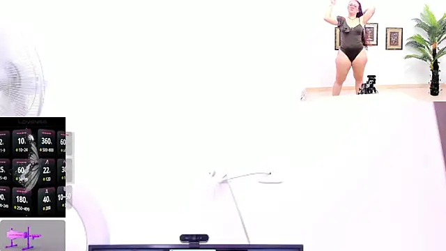 Paulina Davis  online show from 03-10-25, 11:27