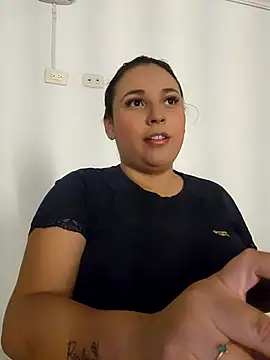 Snapshot of LizzRouse chatting on 04-28-26, 08:02 LizzRouse online show from 04-28-26, 08:02