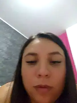 Snapshot of LizzRouse chatting on 10-20-25, 01:07 LizzRouse online show from 10-20-25, 01:07