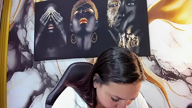 Snapshot of LizzRouse chatting on 06-05-26, 09:31 LizzRouse online show from 06-05-26, 09:31