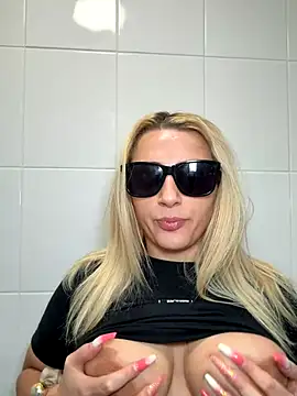 Strongqueen online show from 11-20-25, 07:03