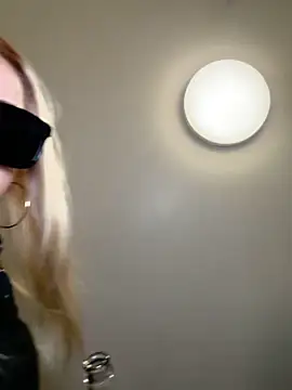 Strongqueen online show from 12-18-25, 11:52