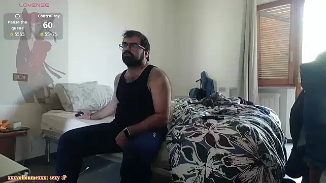 Snapshot of Attila985 chatting on 04-09-26, 12:33 Attila985 online show from 04-09-26, 12:33
