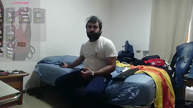 Snapshot of Attila985 chatting on 05-19-26, 03:41 Attila985 online show from 05-19-26, 03:41