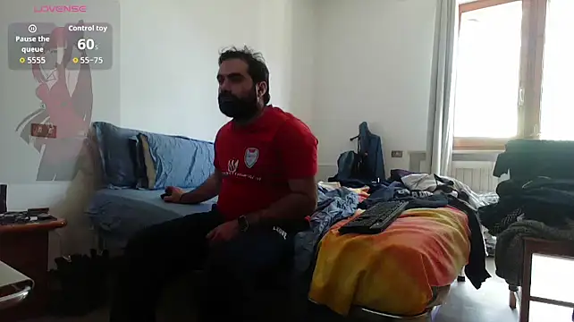 Snapshot of Attila985 chatting on 05-12-26, 02:45 Attila985 online show from 05-12-26, 02:45