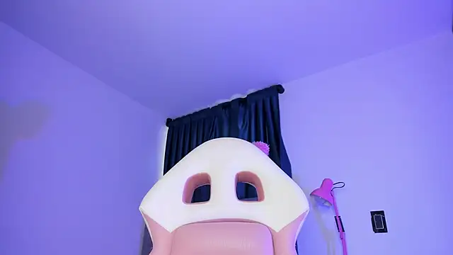 perla7777 online show from 11-18-25, 08:56