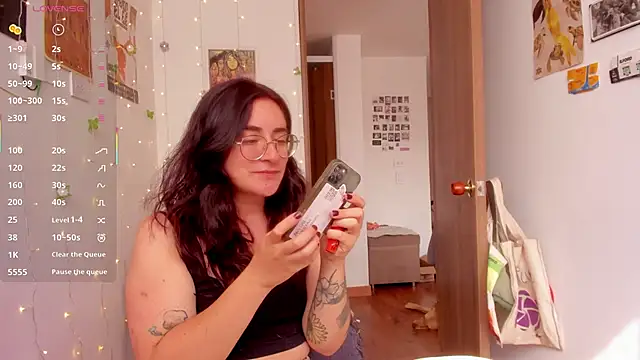 linda giggle online show from 10-15-25, 01:52