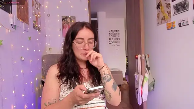 linda giggle online show from 11-06-25, 03:16