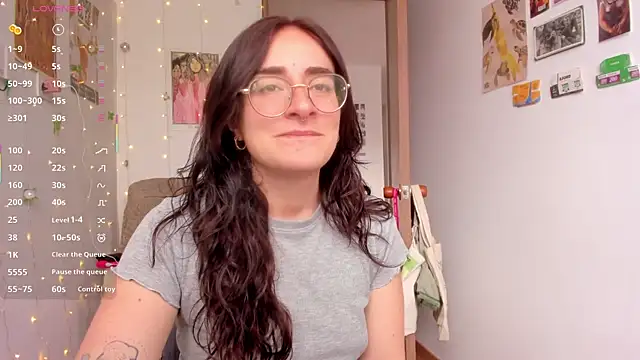 linda giggle online show from 10-22-25, 02:16