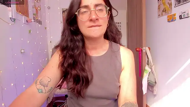 linda giggle online show from 10-21-25, 01:32