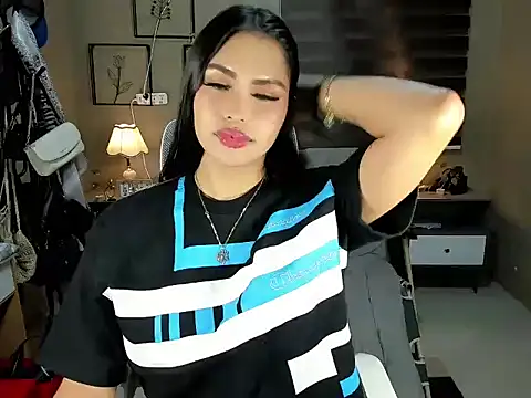 Snapshot of EternityBanks chatting on 11-17-25, 04:44 EternityBanks online show from 11-17-25, 04:44